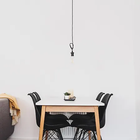 Voya Nordic Apartment-a Luxury Oasis In The Old Town דירה בראשוב