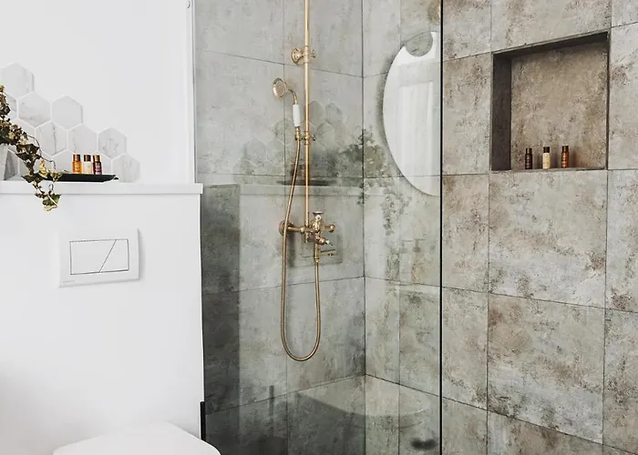 Voya Nordic Apartment-a Luxury Oasis In The Old Town דירה בראשוב