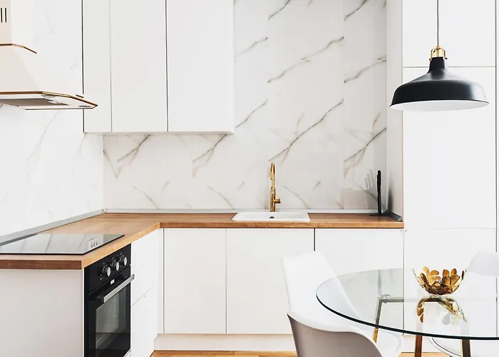 Voya Nordic Apartment-a Luxury Oasis In The Old Town בראשוב