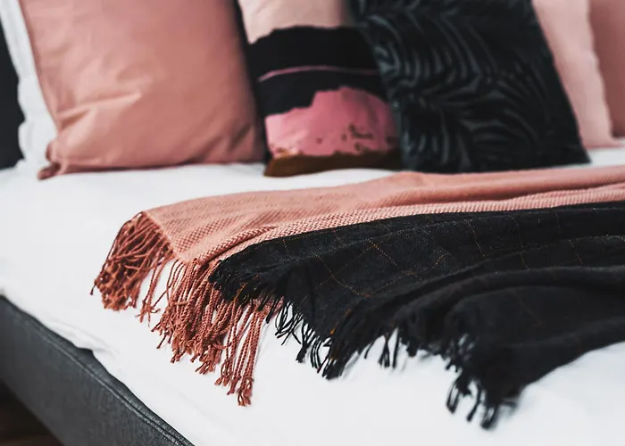 Voya Nordic Apartment-a Luxury Oasis In The Old Town דירה בראשוב