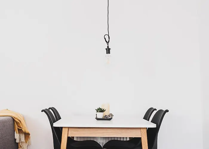 Voya Nordic Apartment-a Luxury Oasis In The Old Town דירה בראשוב